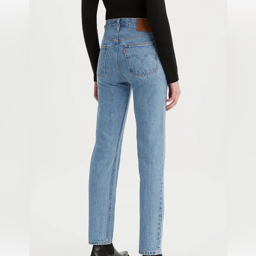 Like new women’s Levi's® 501® High Waist Straight Leg Jeans size 29